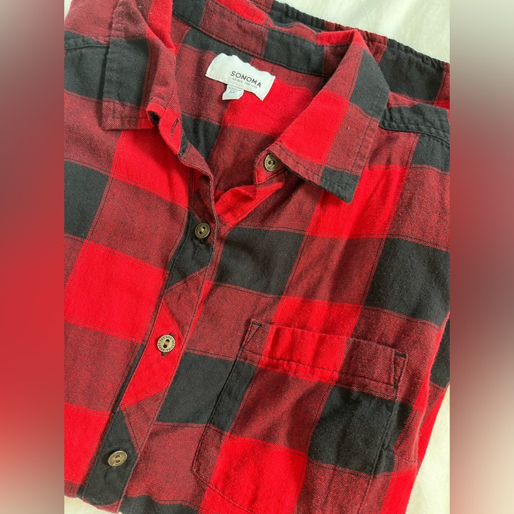 Sonoma brand, red/black buffalo check flannel button down shirt, size M